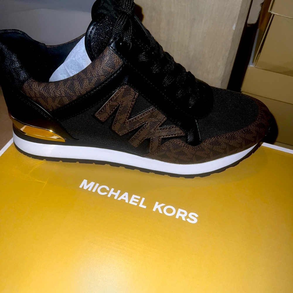 BRAND NEW, NEVER BEEN WORN! MK Maddie Trainer, size 8.5M. Stunning MK detail